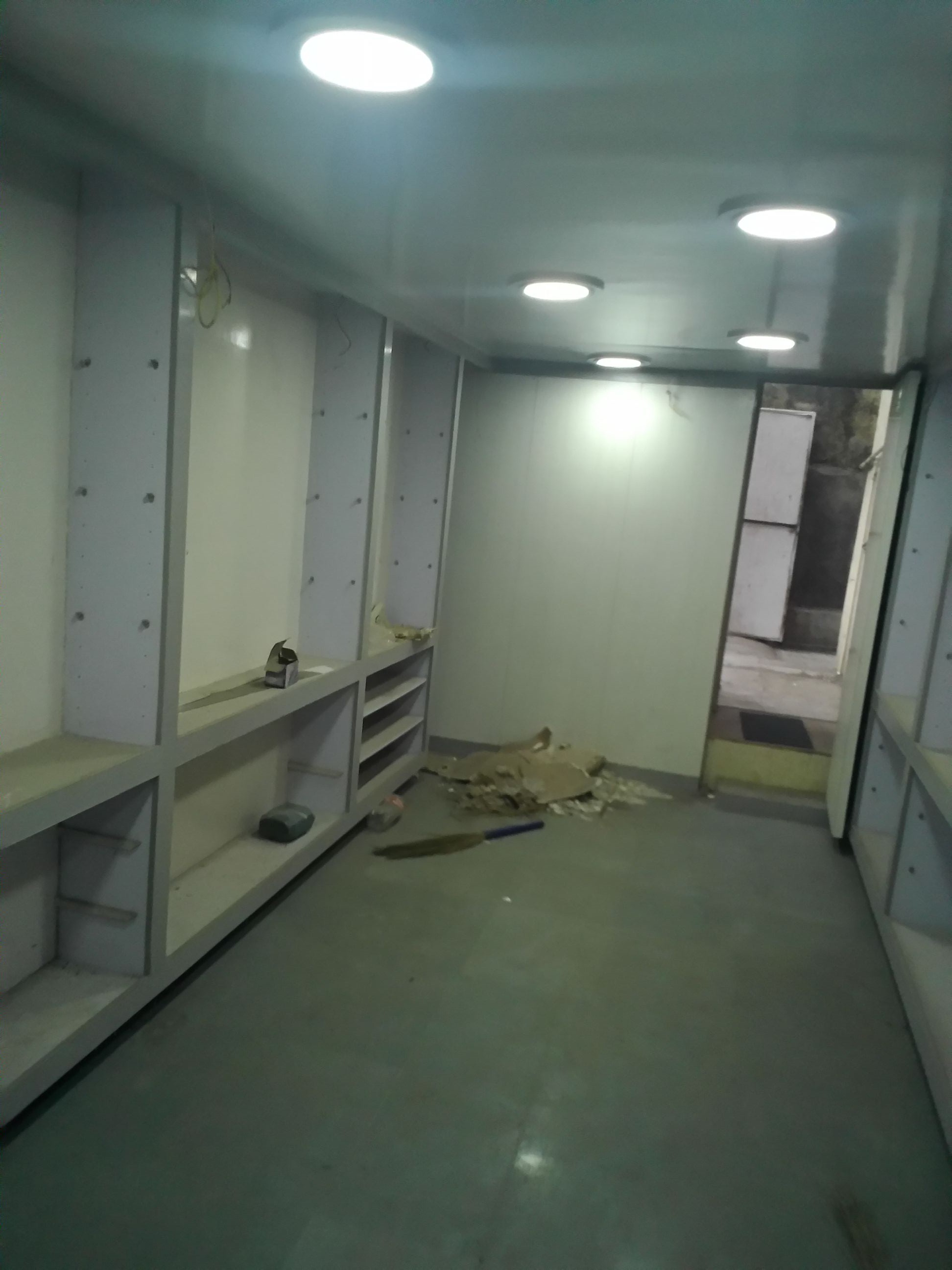 Commercial Office Space for Sale in Shop for Sale near MTNL Exchange, , Thane-West, Mumbai