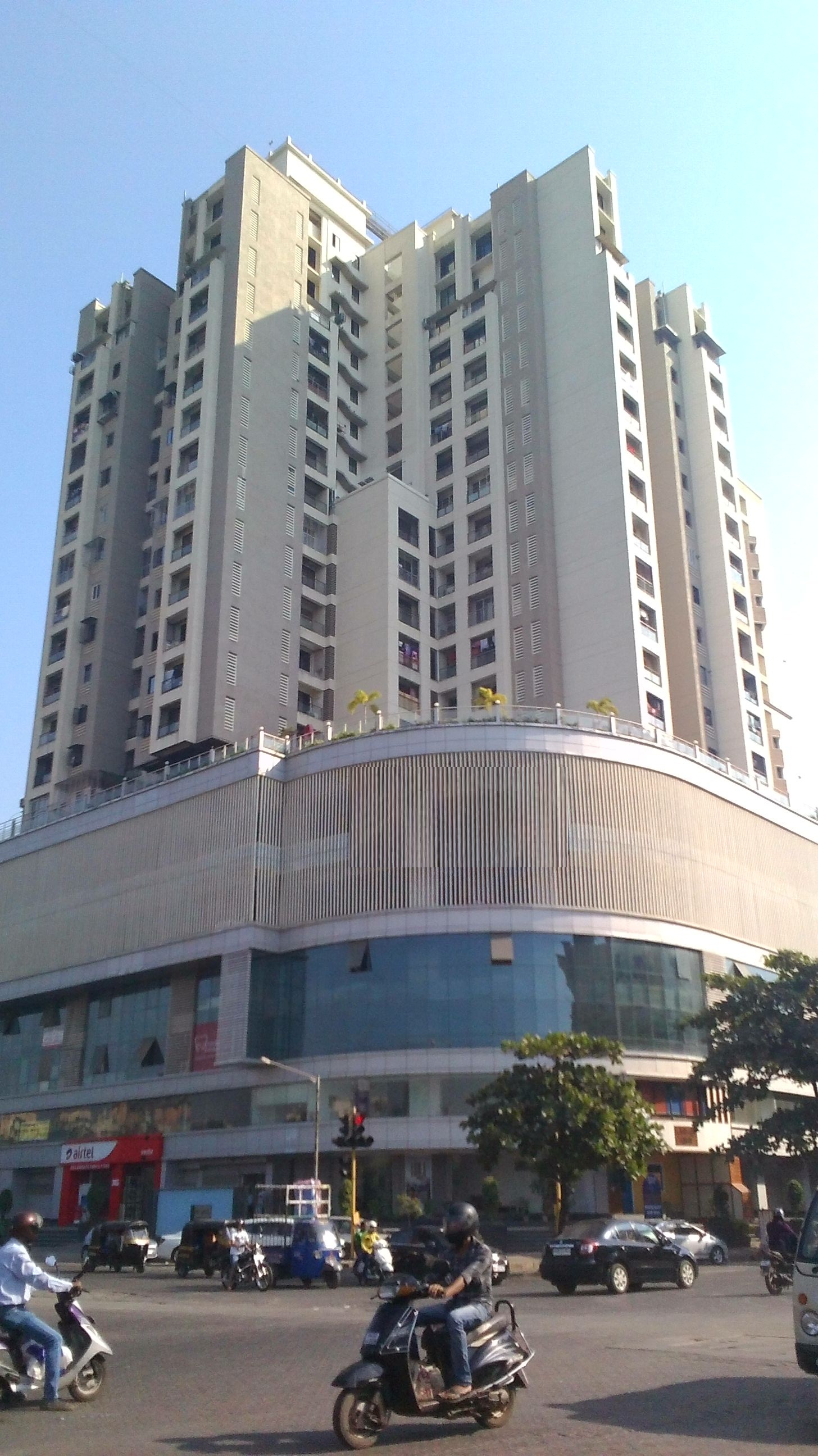 Commercial Shops for Rent in Commercial Shop For Rent in Linking Road, , Borivali-West, Mumbai