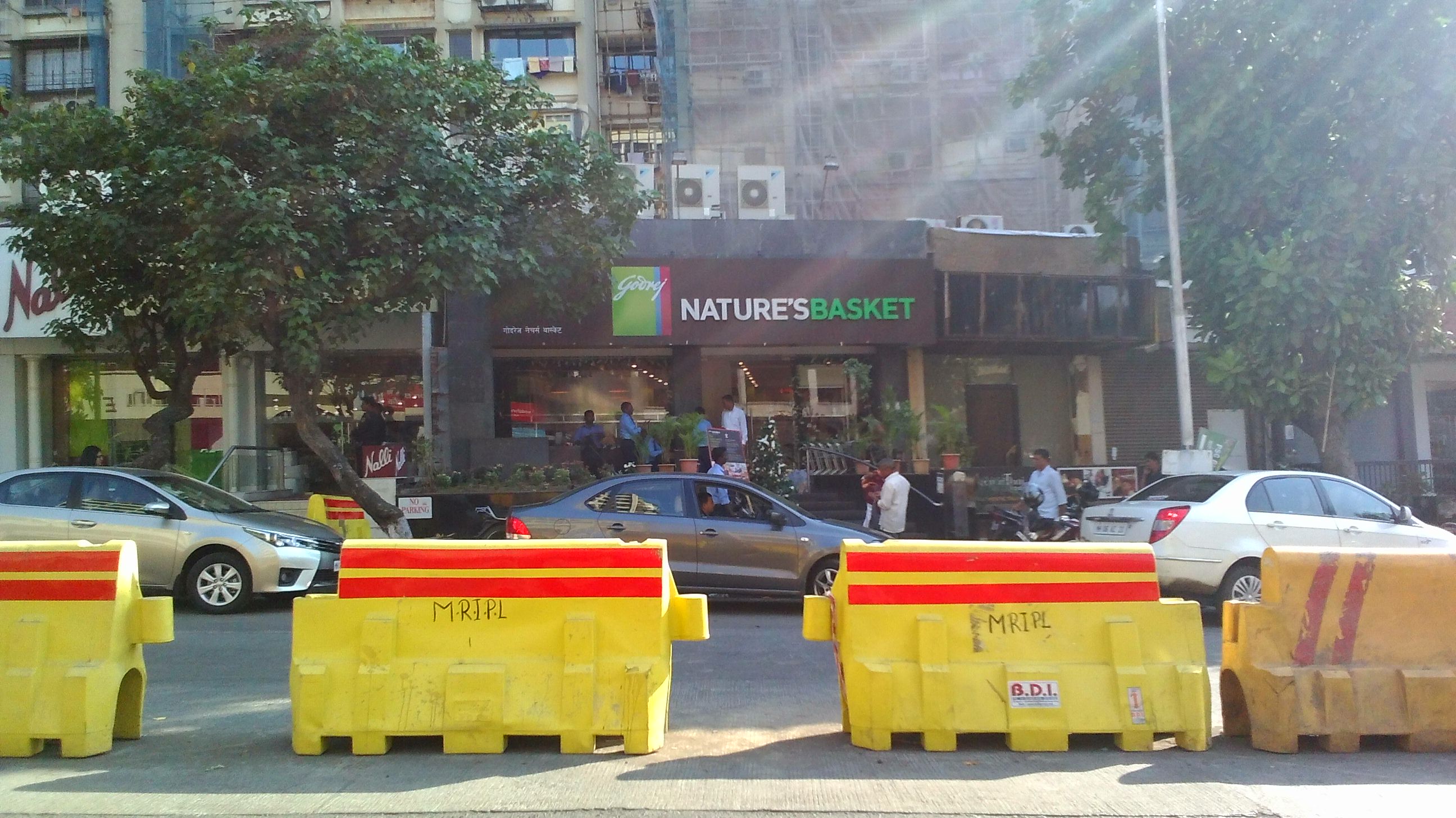 Commercial Shops for Rent in Commercial Shop For Rent near Peddar Road, , Mahalaxmi-West, Mumbai