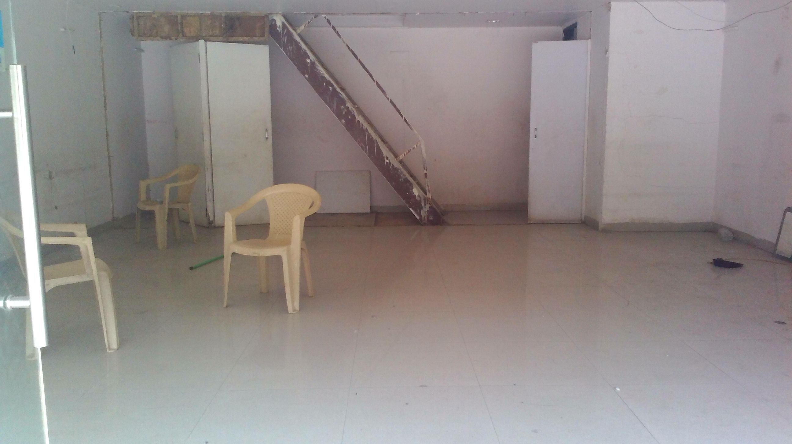 Commercial Shops for Rent in Commercial Shop For Rent, Near Bharat Mata Cinema, Currey Road-West, Mumbai