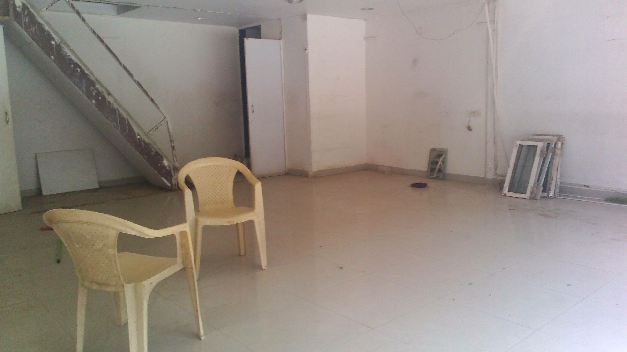 Commercial Shops for Rent in Commercial Shop For Rent, Near Bharat Mata Cinema, Currey Road-West, Mumbai