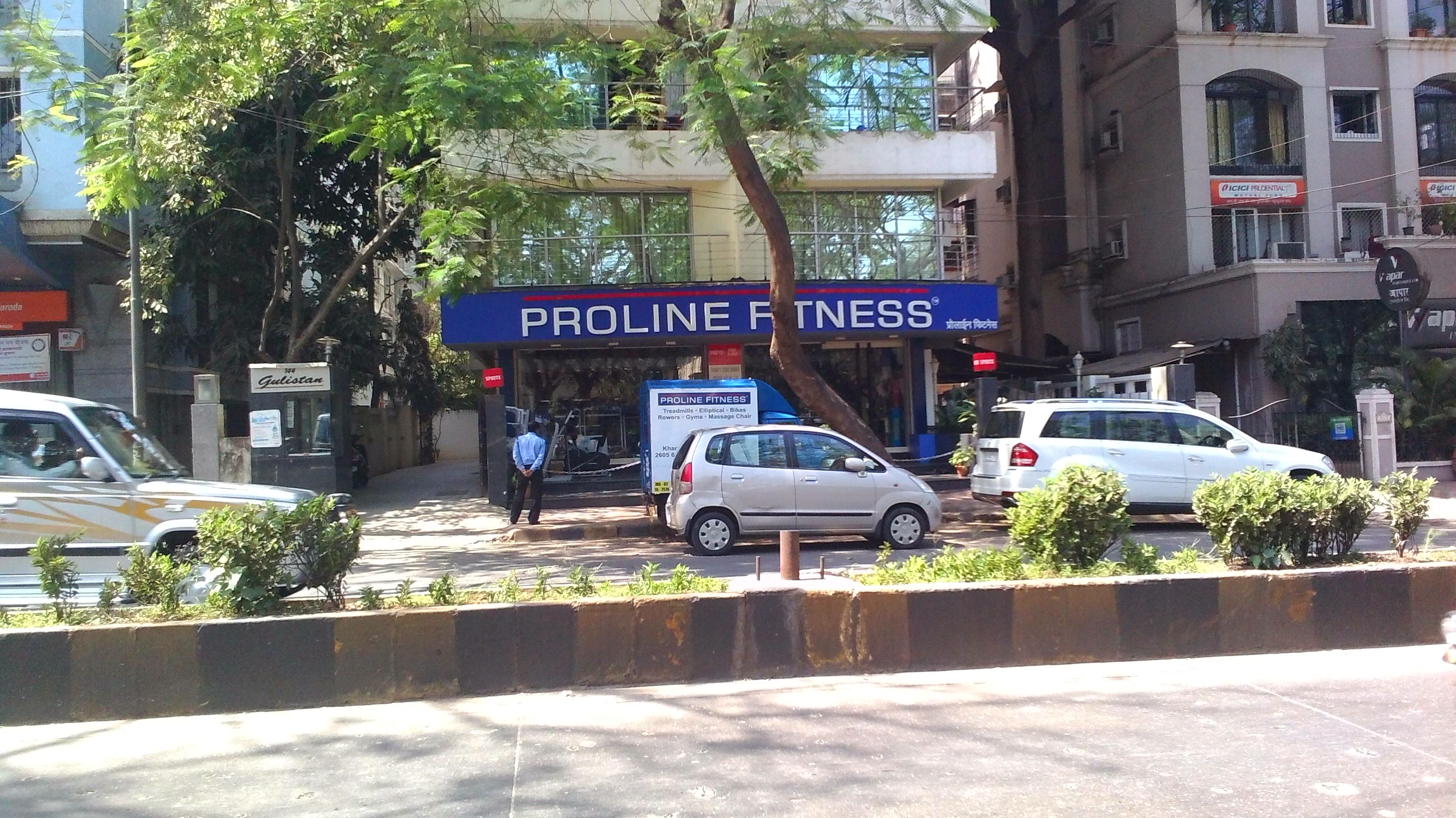 Commercial Shops for Rent in Commercial Showroom Space for Rent in S.V.Road, , Khar Road-West, Mumbai