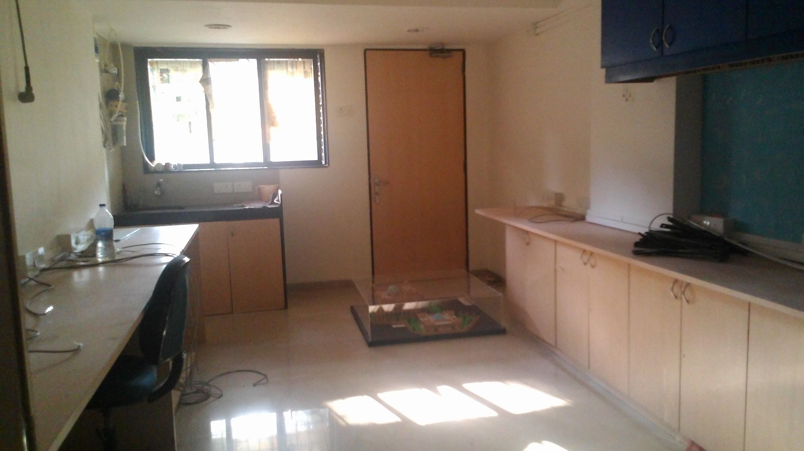 Commercial Office Space for Rent in Furnishe Office Space for Rent near Teen Hath Naka , Thane-West, Mumbai